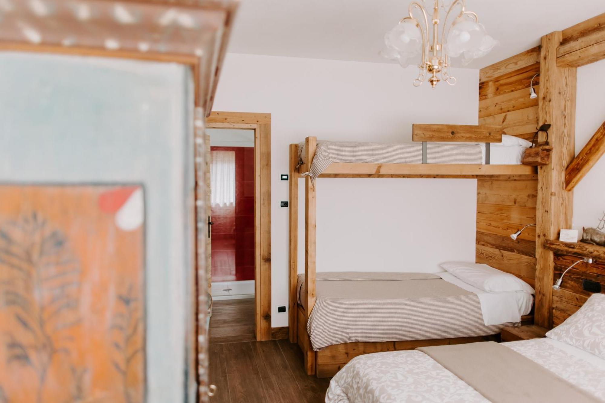 Bed and Breakfast Fra Rose E Mughi à Domegge di Cadore Extérieur photo