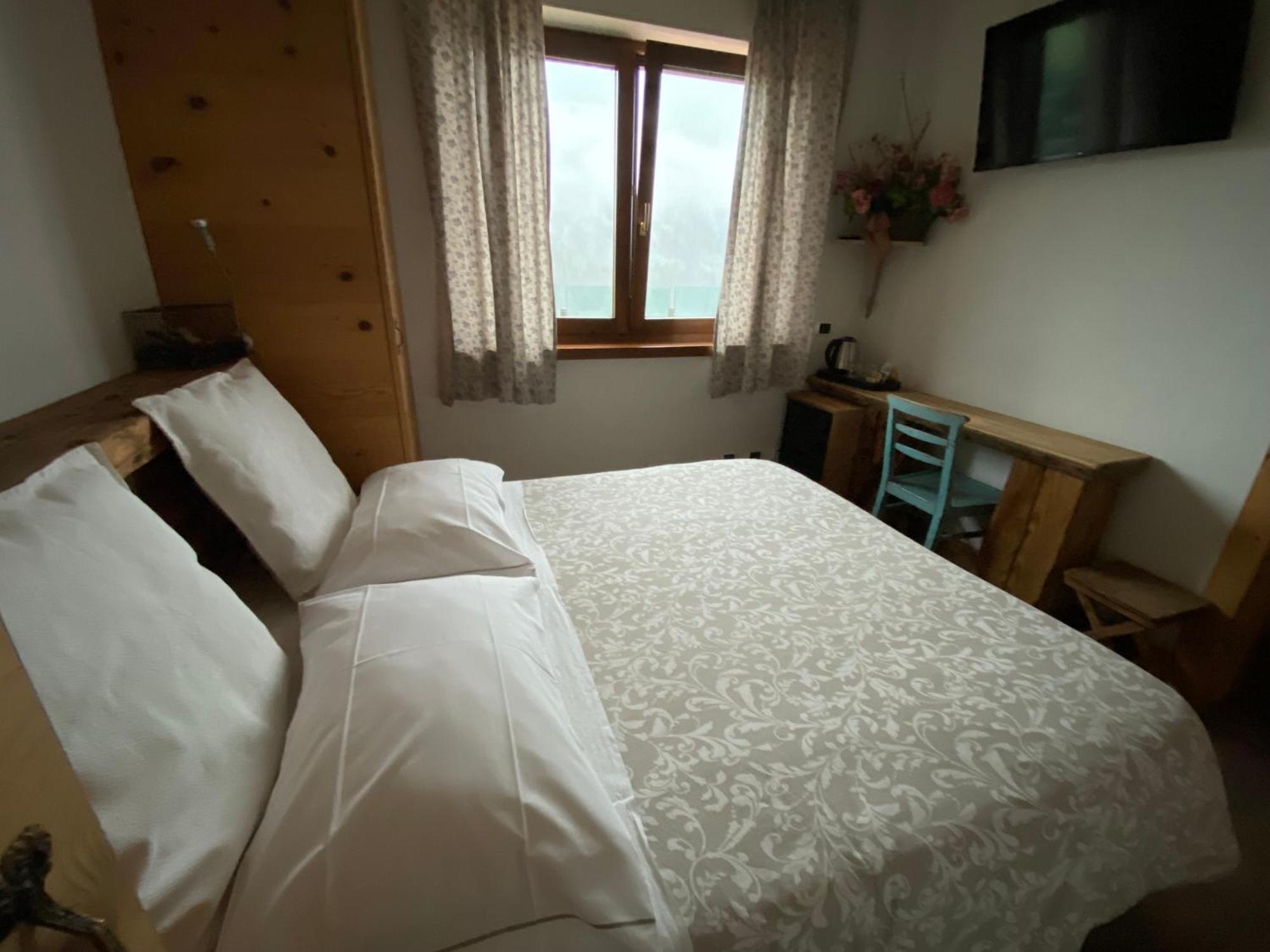 Bed and Breakfast Fra Rose E Mughi à Domegge di Cadore Extérieur photo