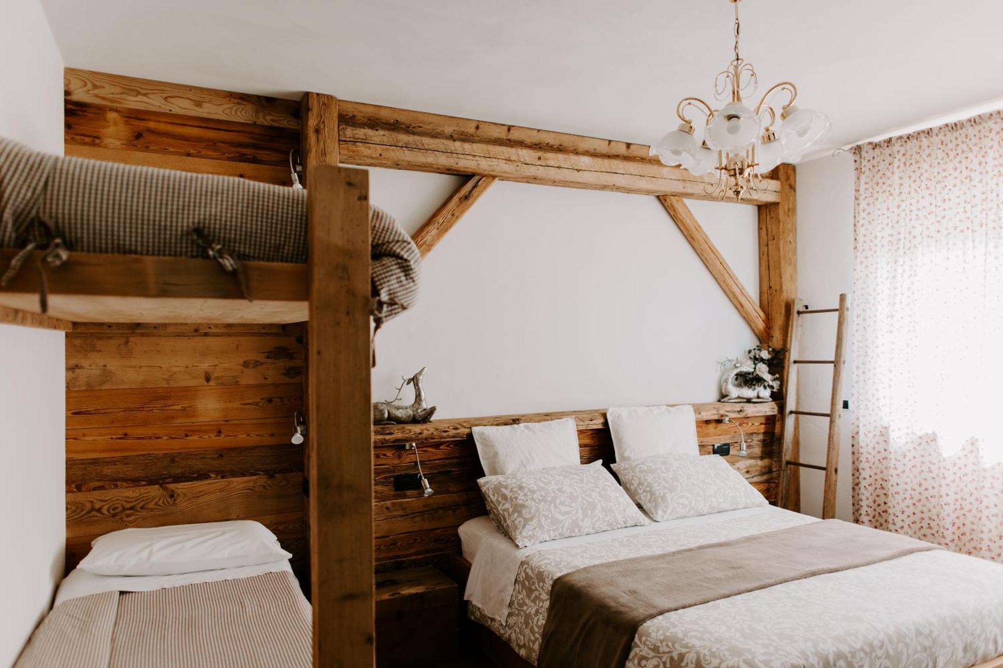 Bed and Breakfast Fra Rose E Mughi à Domegge di Cadore Extérieur photo